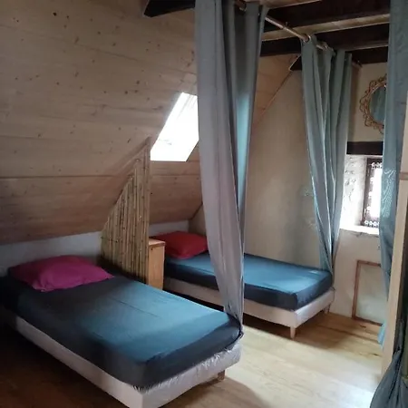 Le Chant De La Falaise D'etape Δωμάτια σε οικογενειακή κατοικία Saint-Sulpice (Lot)